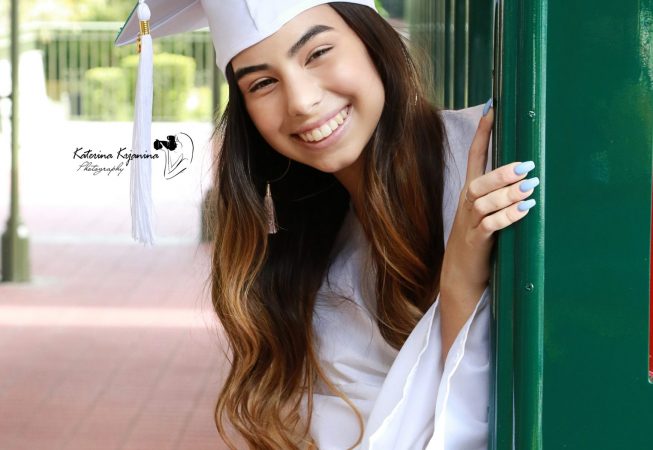 We offer senior and graduation photography sessions outdoors and graduation event photography services in Florida