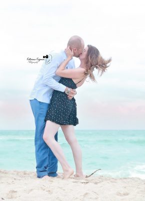 We offer engagement photography sessions in a beach or a park. As well as wedding photography.