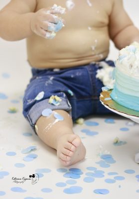 Smash Cake photography sessions celebrate your child birthday
