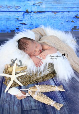 Newborn studio portraits and newborn photography sessions