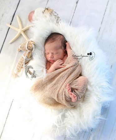 Newborn studio portraits and newborn photography sessions